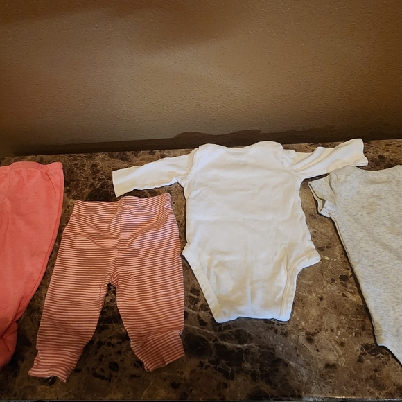 Carter's  Baby Girl 4Piece RANDOM Onesie & Pants For 3 Months - Picture 3 of 8